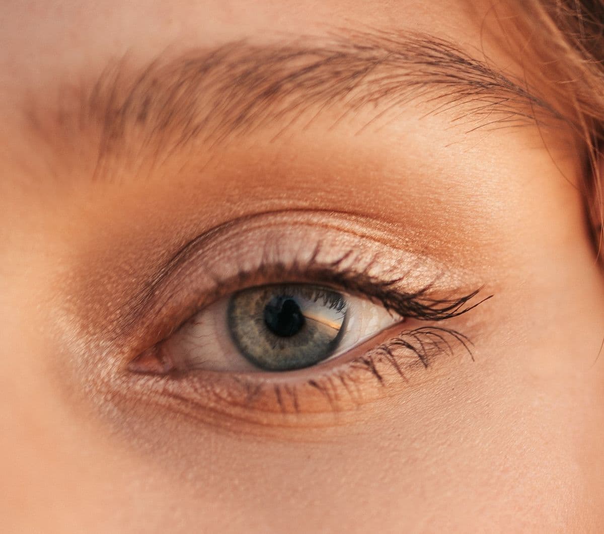 What is a Lower Eyelid Skin Pinch and What Can It Do for Me?